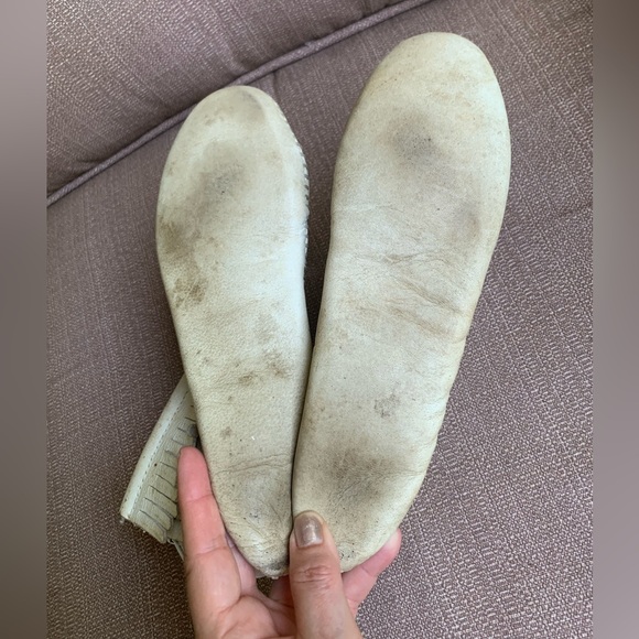 Minnetonka Fringed Cream Leather Ankle Boots Moccasins - Picture 5 of 7